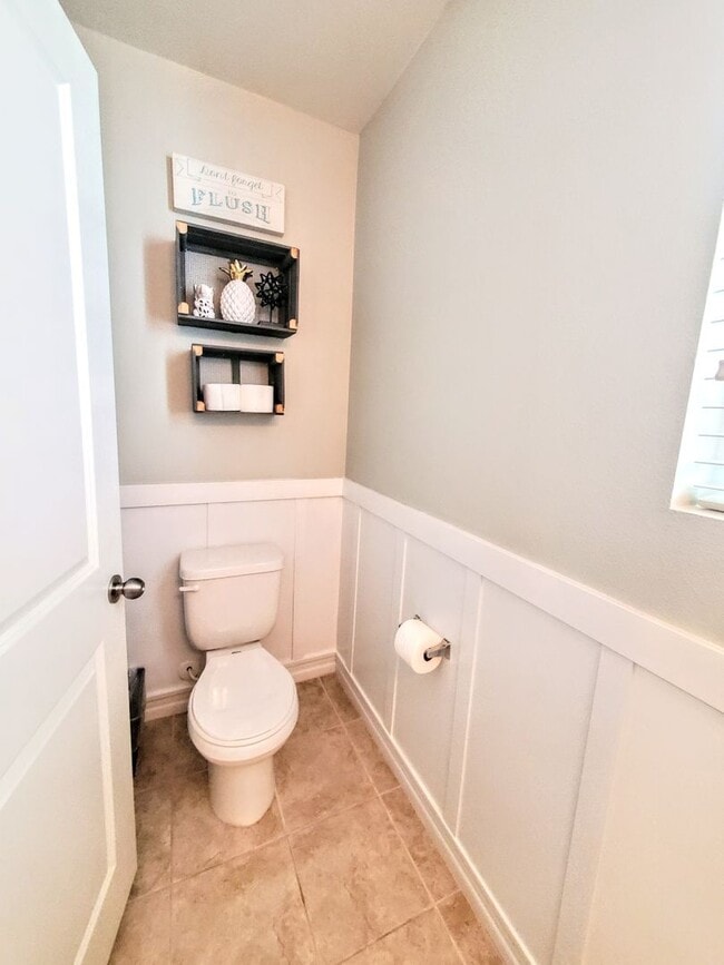 Building Photo - Gorgeous Home- Lots of Upgrades