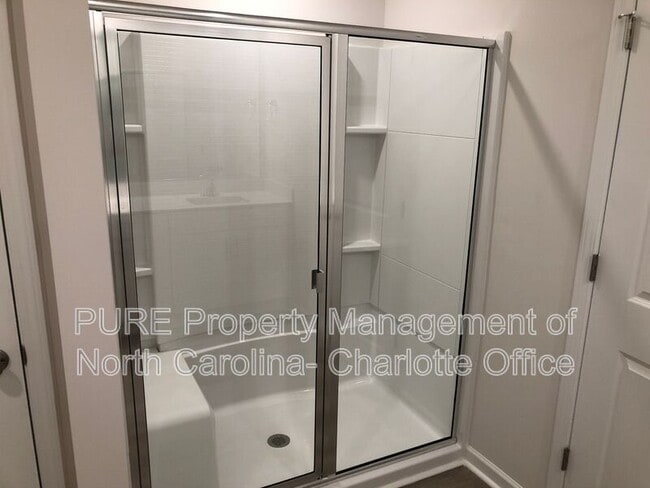 Building Photo - 5517 Carrington Ct