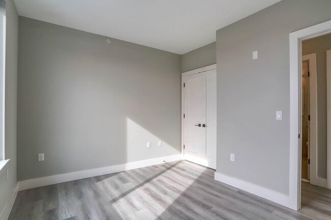 Building Photo - 3516 John F. Kennedy Blvd