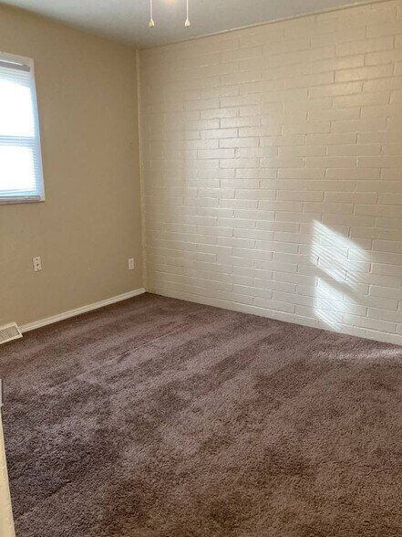 Building Photo - 7560 Mentor Ave