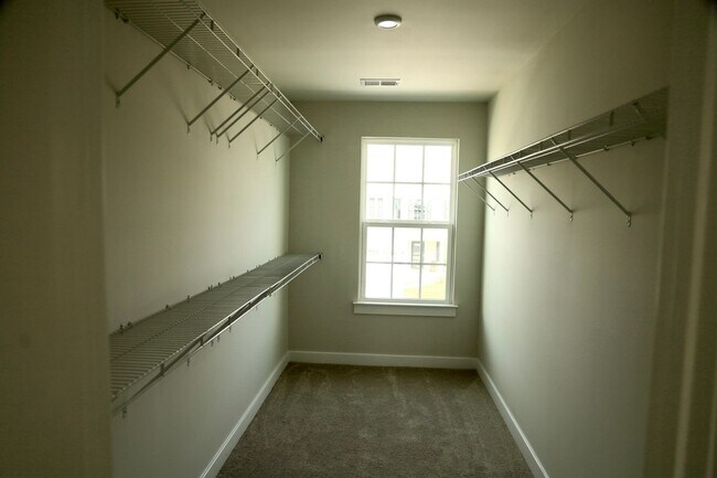 Building Photo - 1331 Darling Dr