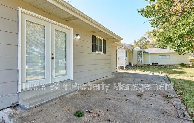 Building Photo - 1405 Willowbrook Dr