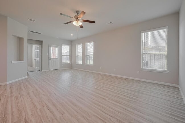 Building Photo - 101 Eliana Shores Dr