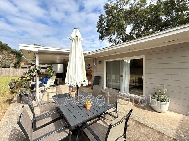 Building Photo - 1272 Arlingwood Ave