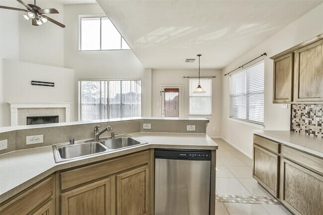 Building Photo - 911 Merlin Roost Ct