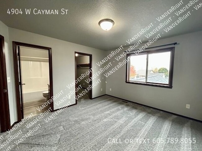 Building Photo - 4904 W Cayman St
