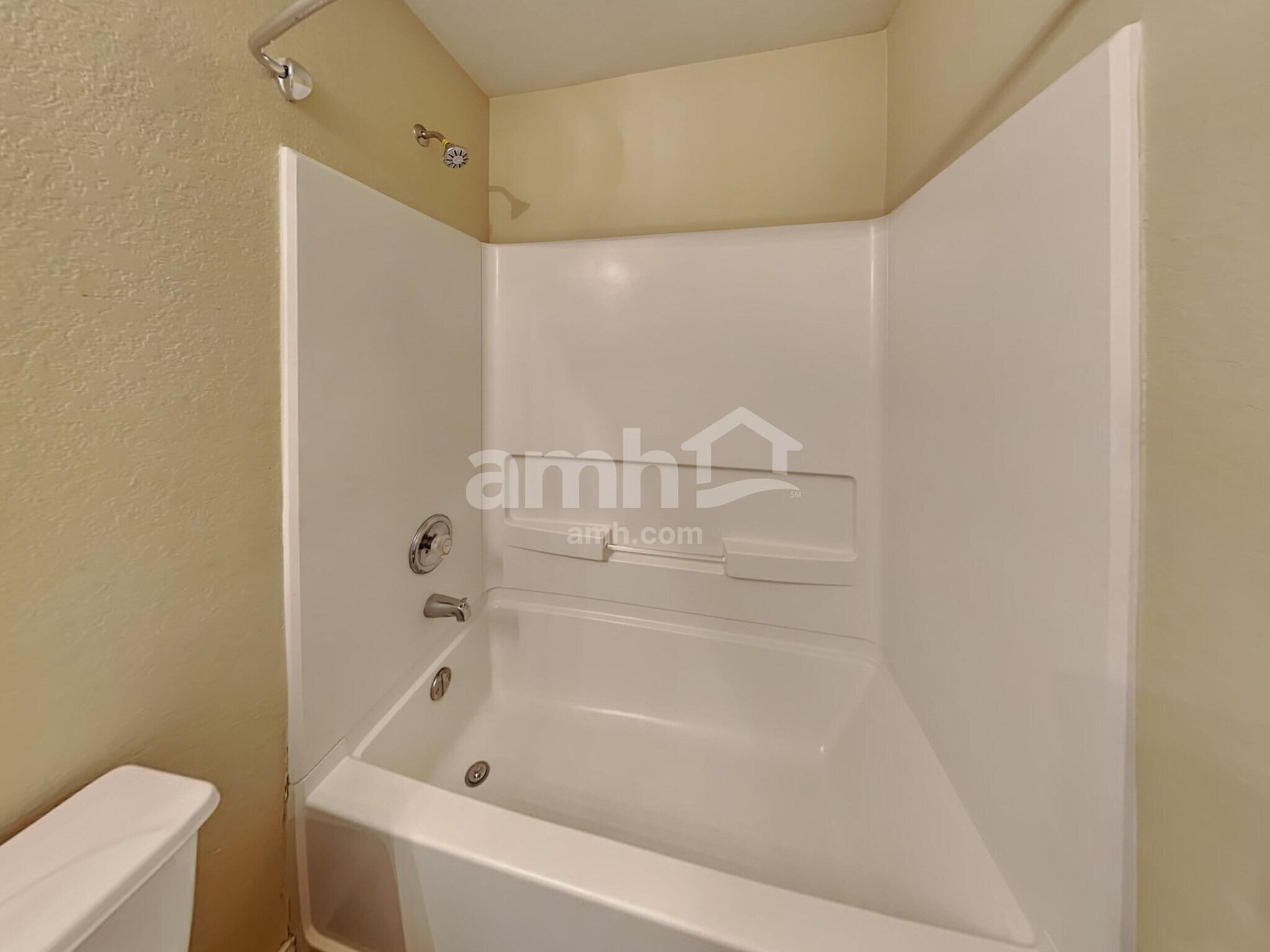 Building Photo - 9210 Pacific Maple