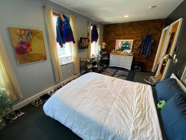 Building Photo - 113 W Dedham St