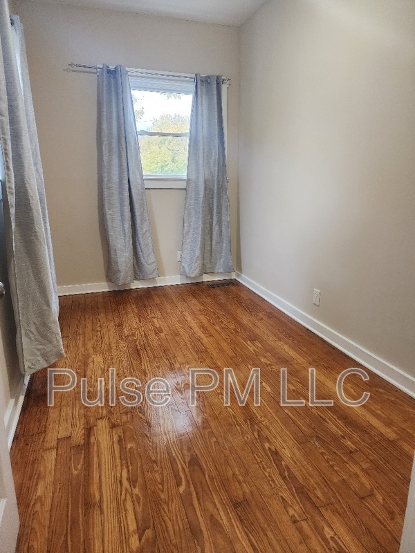 Building Photo - 1539 St Clair St