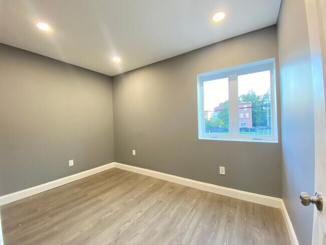 Building Photo - 1230 N 15TH ST