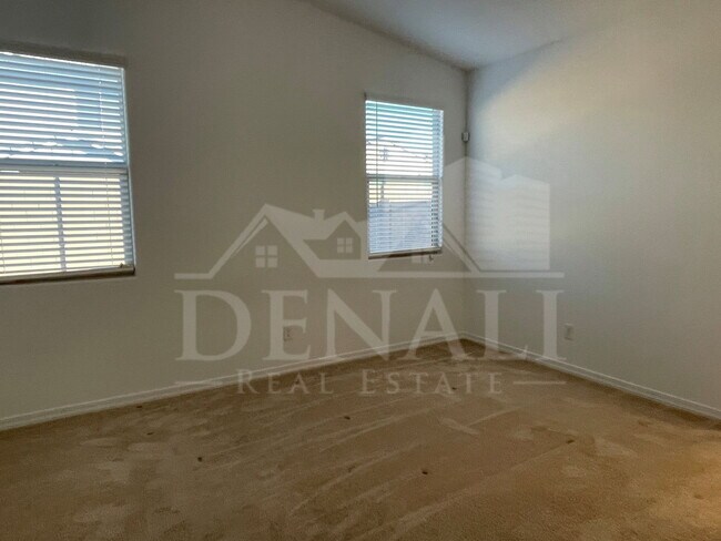 Building Photo - 7954 W Medlock Dr