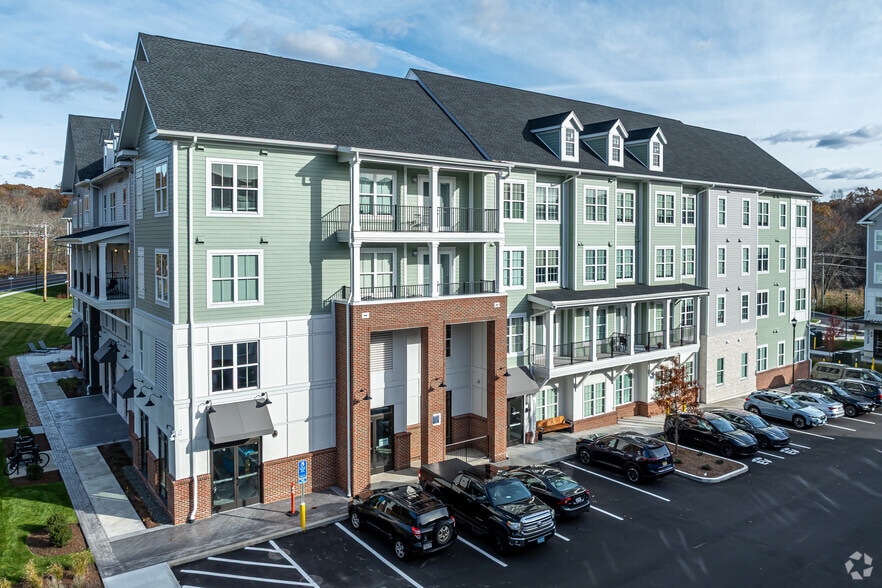 Building Photo - The Standard at Four Corners