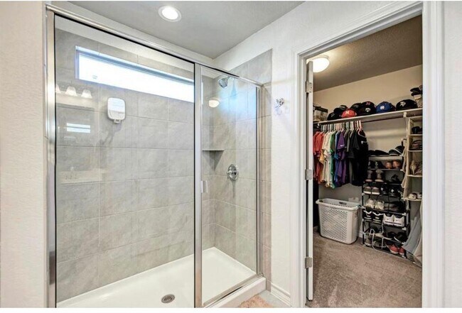 Building Photo - 5817 Daly Dr