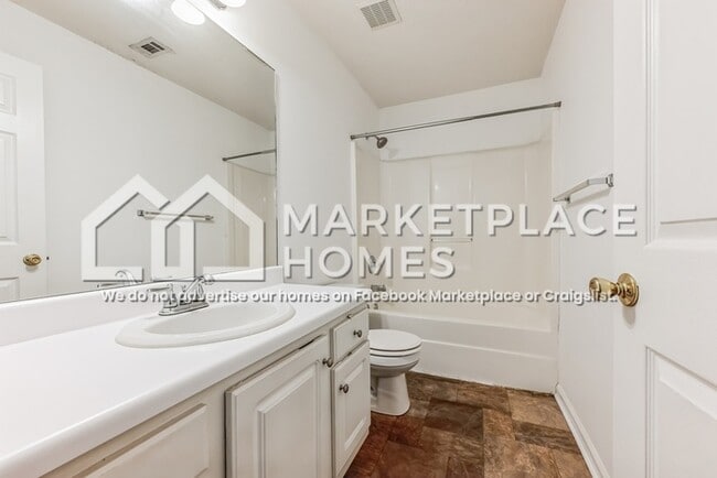 Building Photo - 1700 Crabtree Cir