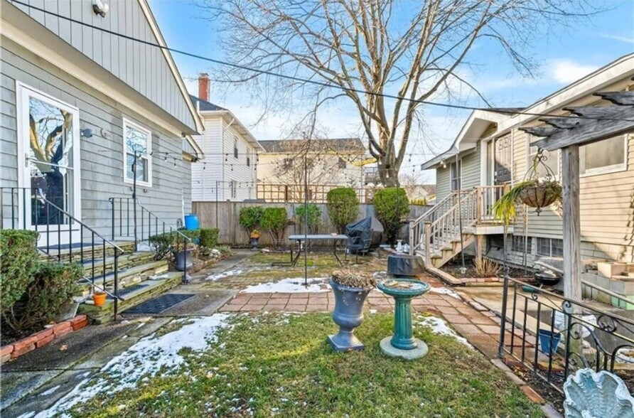 Building Photo - 56 Hillside Ave