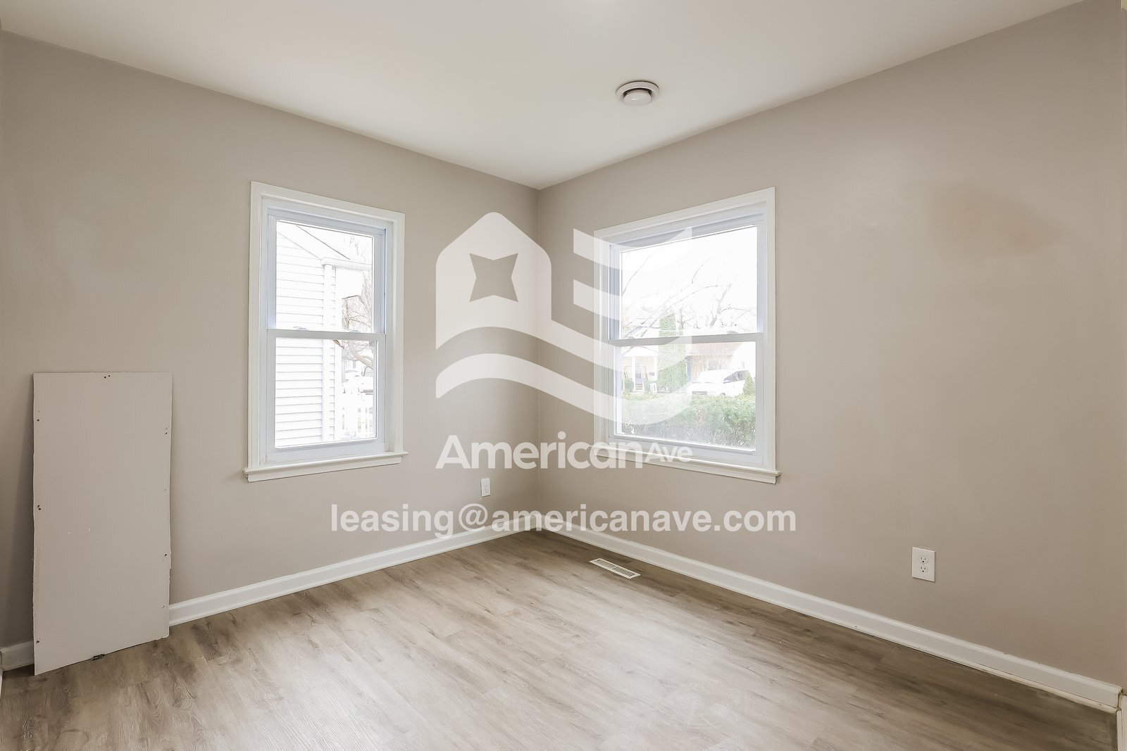 Building Photo - 1695 Moorhouse St