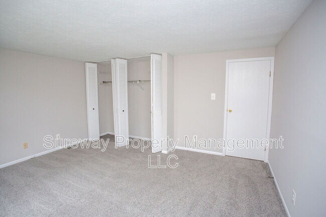Building Photo - 57 Lady Diana Cir