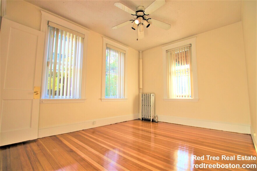 Building Photo - 15 Barrows St