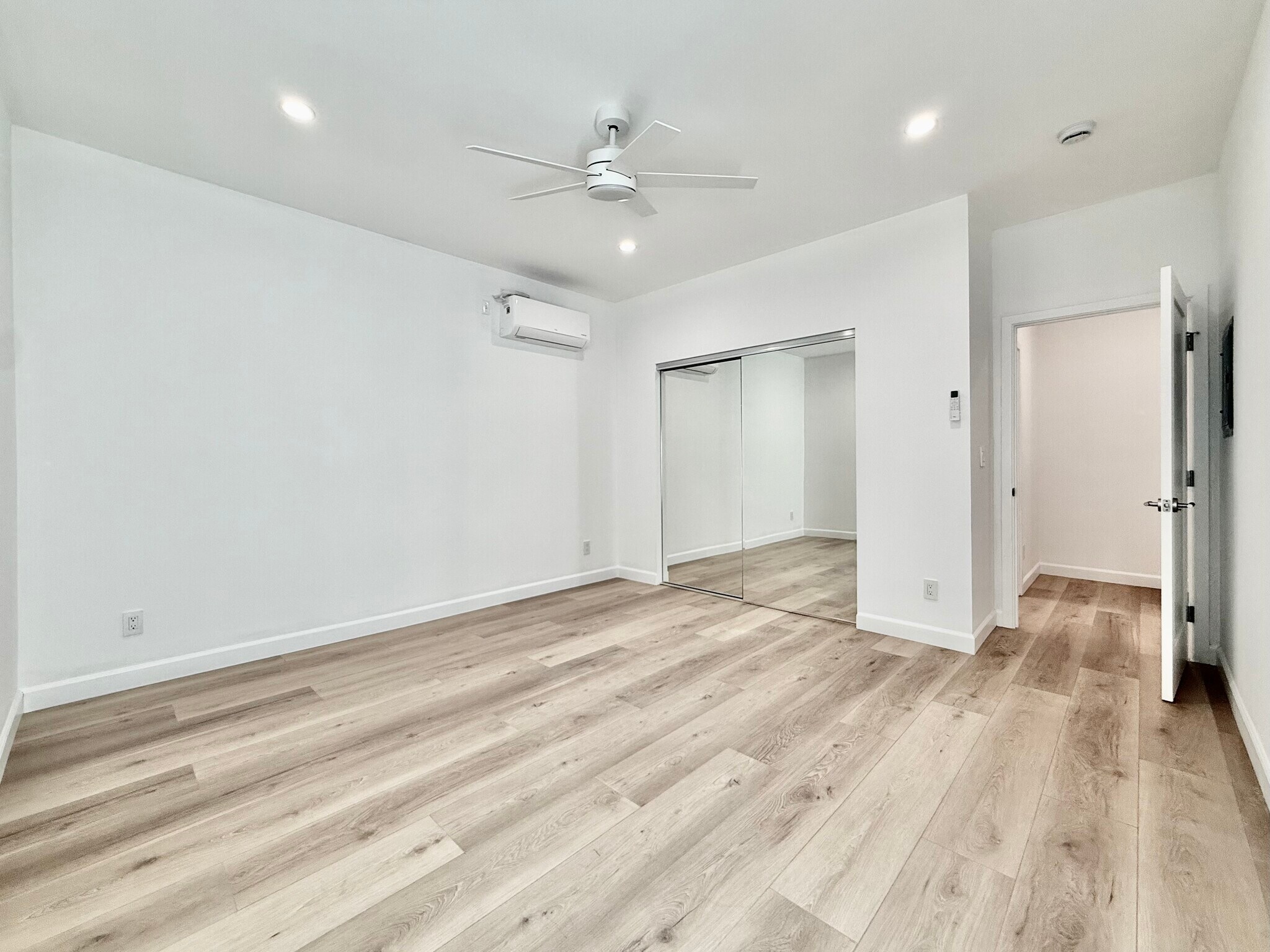 Building Photo - 619 N Vista St