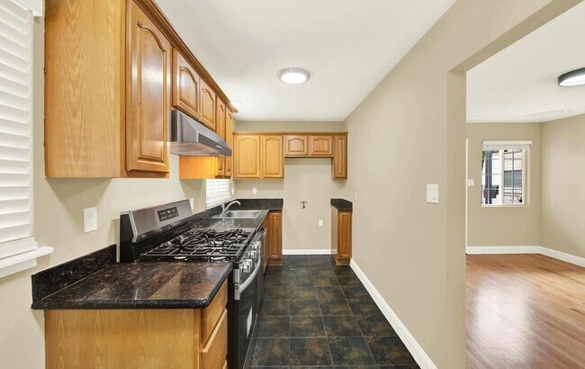 Building Photo - Single Family Home Available Now!!