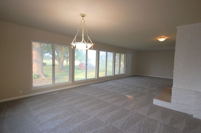 Building Photo - 3 Bedroom 2 Bathroom 2 Stall Attached Garage - Boone Iowa