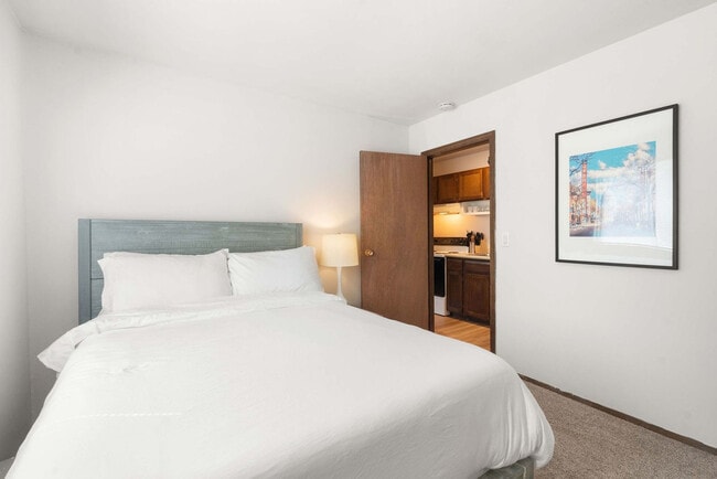 Building Photo - 2601 University Ave