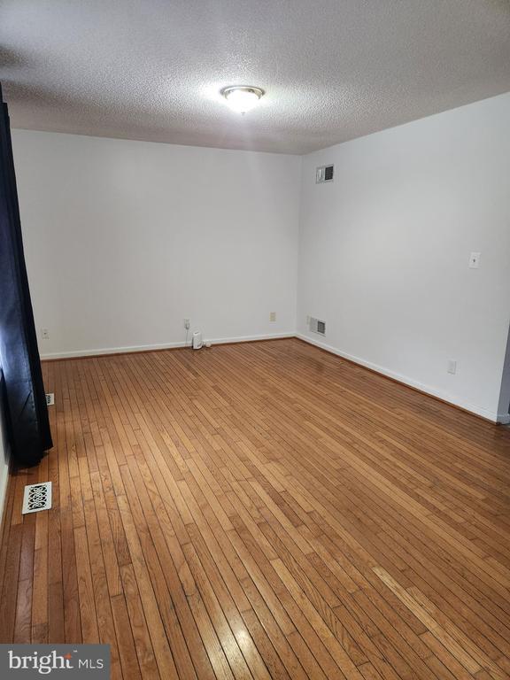 Building Photo - 513 E 11th Ave