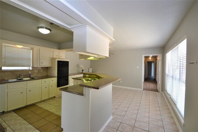 Building Photo - 15927 Tumbling Rapids Dr