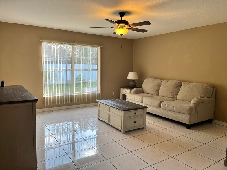 Building Photo - 111 Rosewood Ct