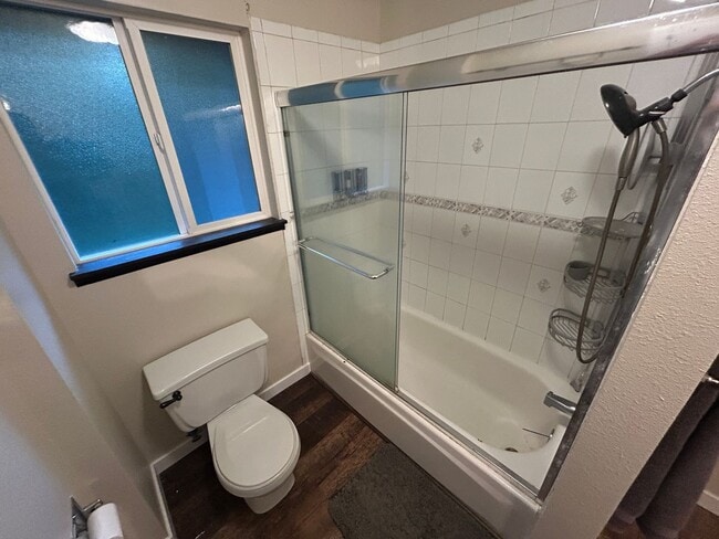Building Photo - 5 bed, 2 bath Covington Home w/2-car garag...