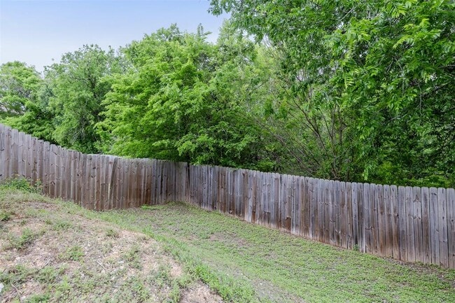 Building Photo - 618 Rollingway Dr