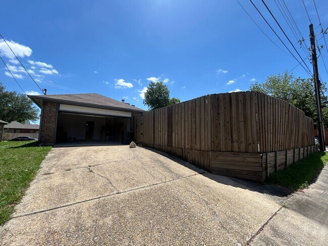 Building Photo - 713 Buttercup Trail