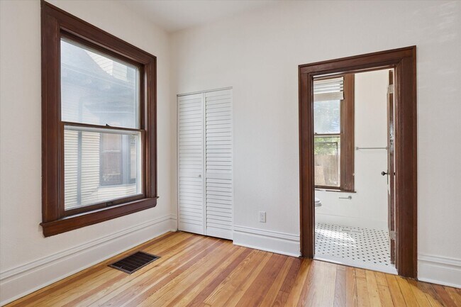Building Photo - Fall 2026 Pre-Leasing! Freshly Renovated 1 Bed / 1 Bath in Prime Boulder Location – Steps from Pe...