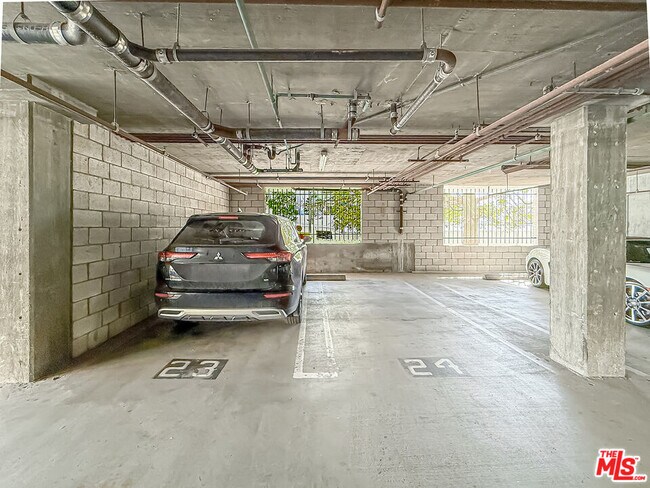 Building Photo - 1133 5th St