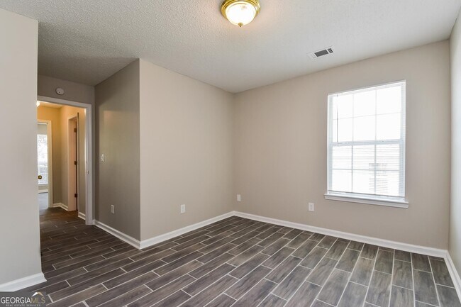 Building Photo - 10320 Deep Creek Cove