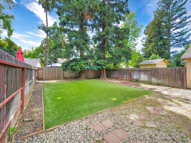 Building Photo - Cozy 2bed 1 bath South Natomas home availa...