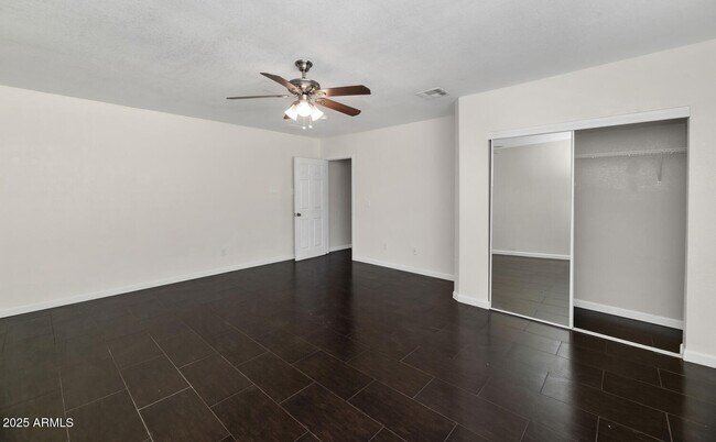 Building Photo - 439 E Malibu Dr