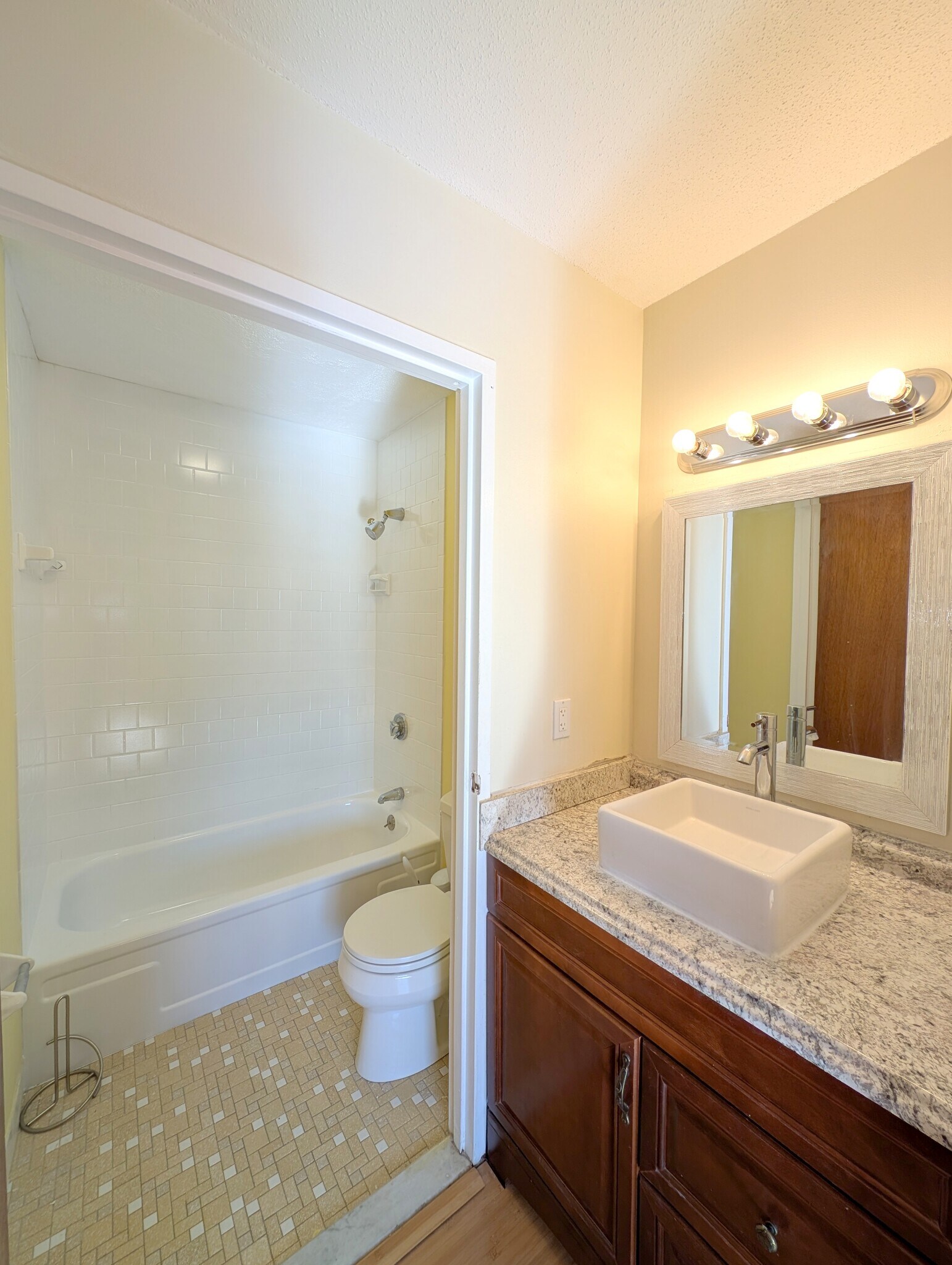 Building Photo - 474 Broadway