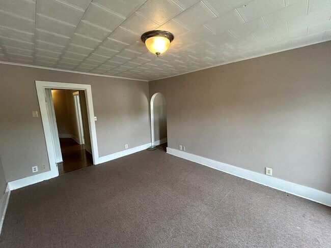 Building Photo - 237 Scottwood Ave
