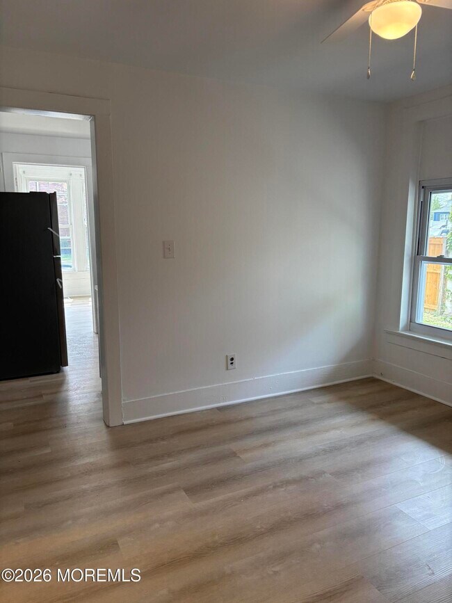 Building Photo - 68 Maple Ave