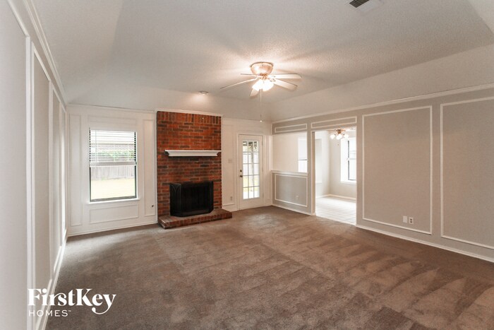 Building Photo - 2512 Meadowview Dr