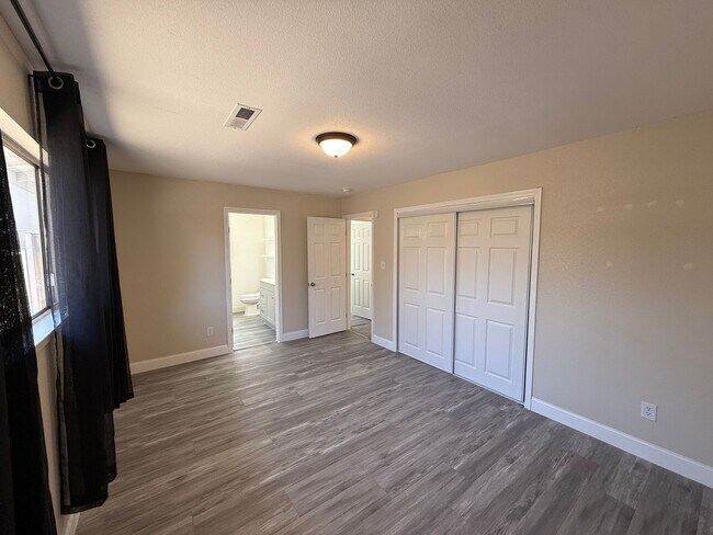 Building Photo - Updated single story home located in Ceres!