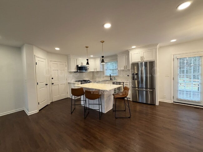 Building Photo - 5044 Baylor Dr