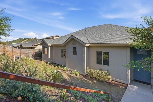 Building Photo - 40 Old Mission Dr
