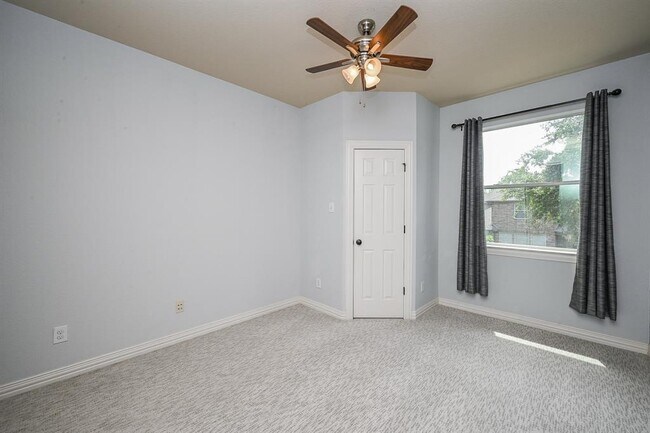 Building Photo - 5426 Humboldt Park Ln