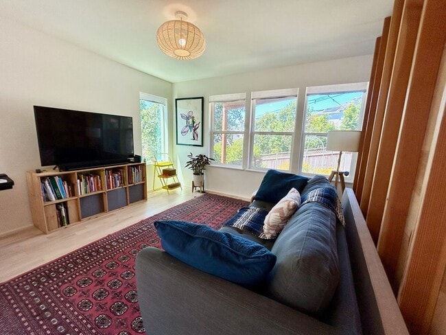 Building Photo - PRAGER DUPLEX