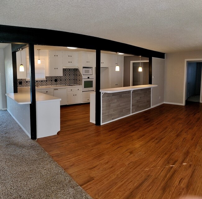 Building Photo - 4806 Lindale Dr