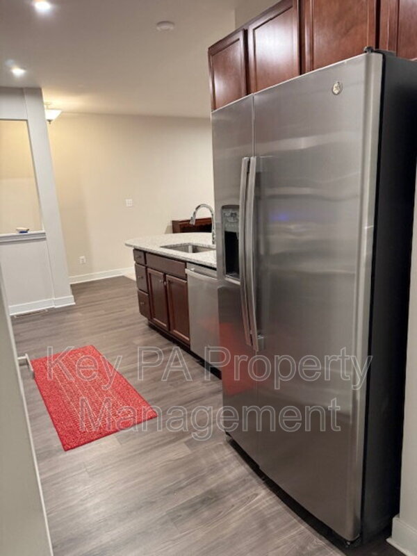 Building Photo - 659 Thomas Penn Dr