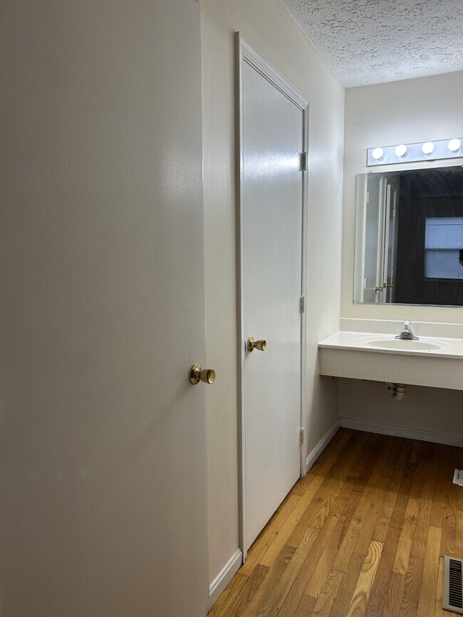 Building Photo - 46354 Columbus Dr