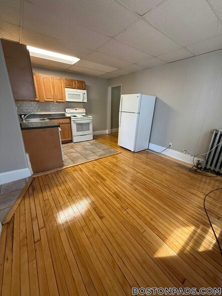 Building Photo - 437 Cambridge St